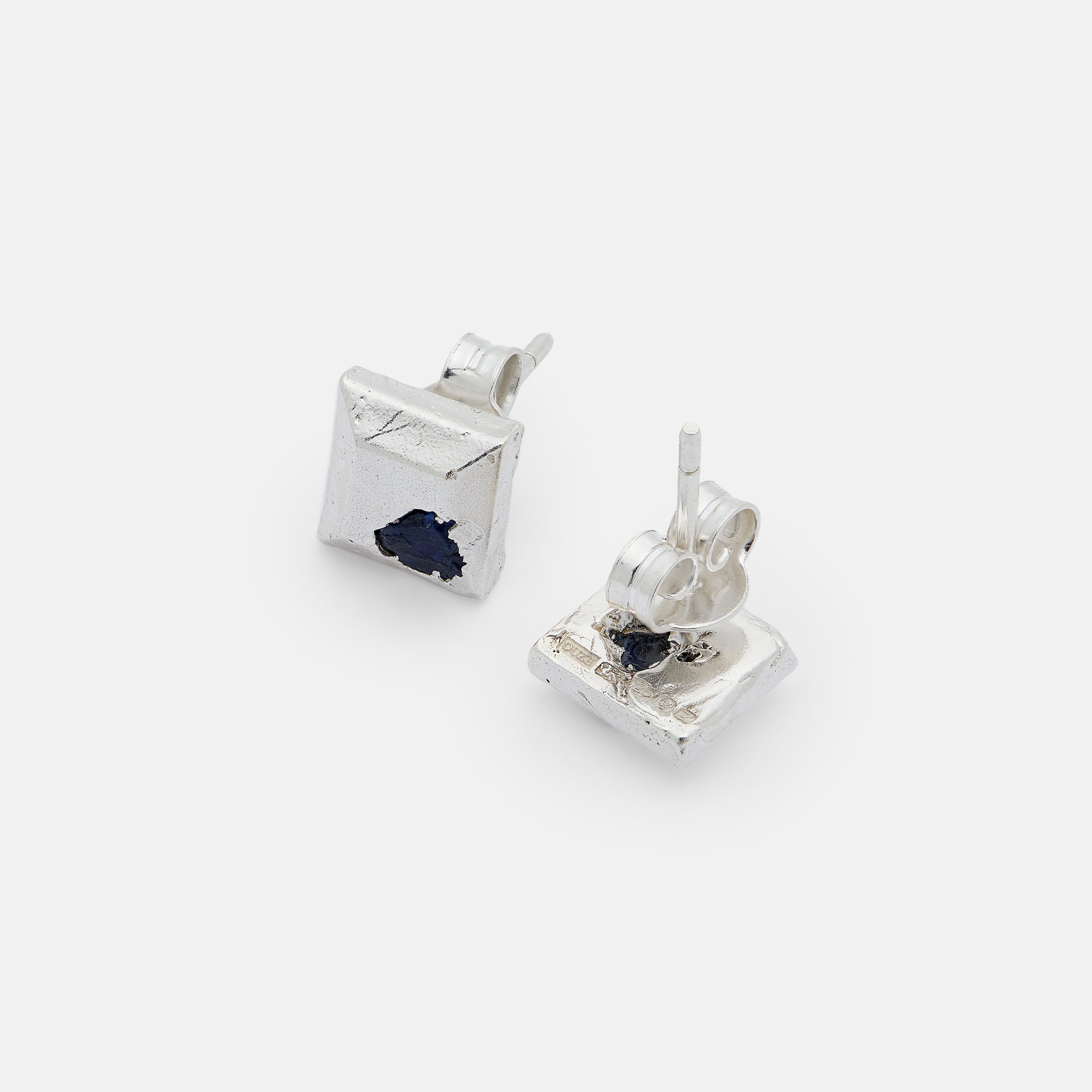 Peti Embedded Raw Blue Sapphire Square Stud